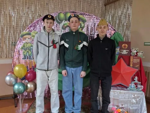 "Честь и слава Защитникам!"