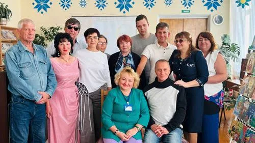 «Я проста ападу кляновым лістам”